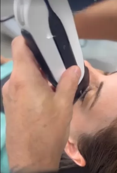 The device is compact and portable, allowing surgeons to use it in a variety of clinical settings, such as in the office, in the operating room, or even in the field. 